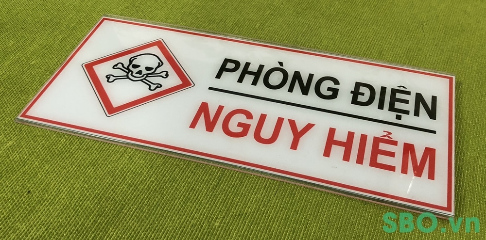 bang bien bao an toan phong dien nguy hiem Biển báo phòng điện nguy hiểm bằng nhựa mica dán decal