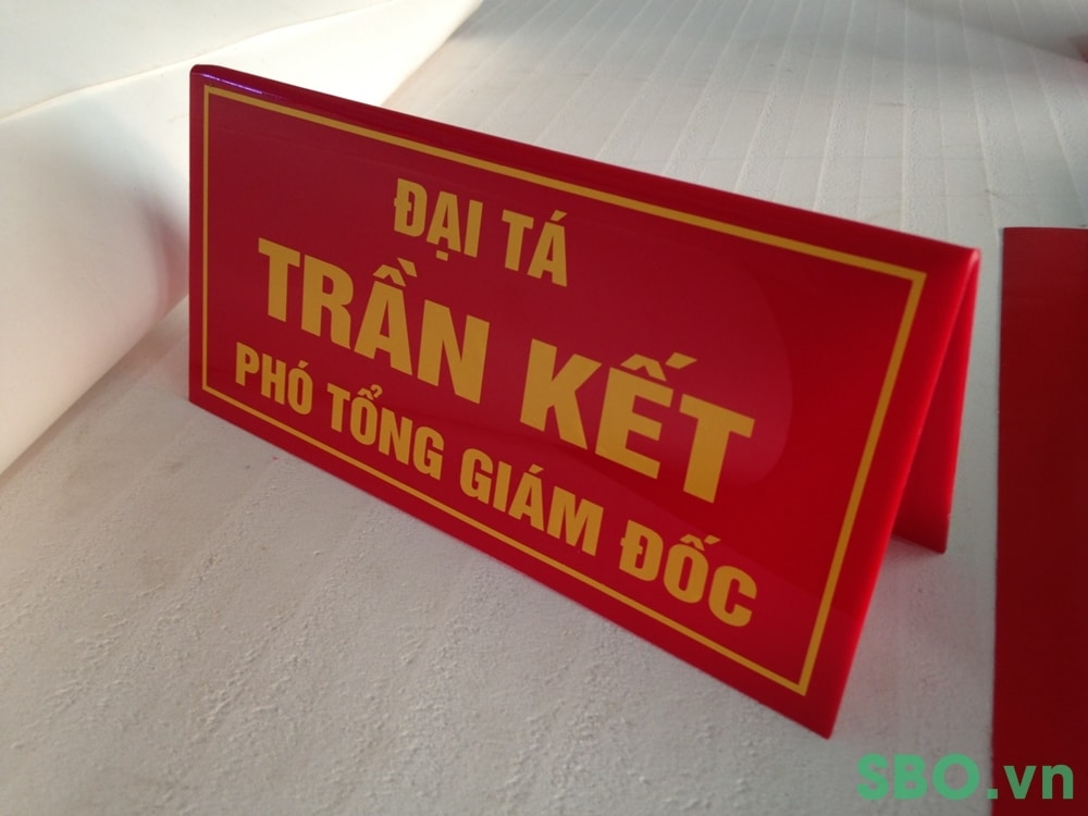 ke mica chuc danh kệ mica chức danh để bàn làm việc