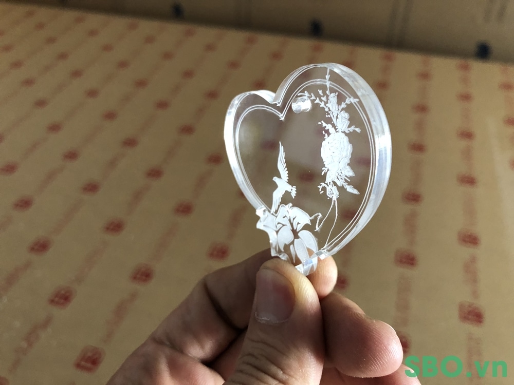 the mica khac hinh thẻ mica khắc hình