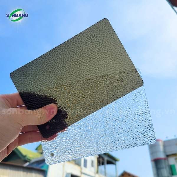 tam polycarbonate dac ruot solarflat 4 Tấm lợp lấy sáng SolarFlat được phủ lớp chống tia UV trên bề mặt
