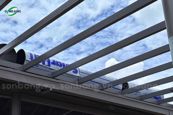 tam polycarbonate dac ruot solarflat 5 Thi công tấm Poly đặc SolarFlat trên hệ khung thép mái