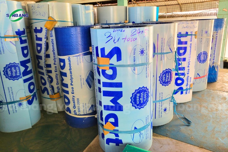 gia tam nhua lay sang polycarbonate solmart 3 Tấm Poly đặc ruột SolMart 7 lấy sáng thông minh
