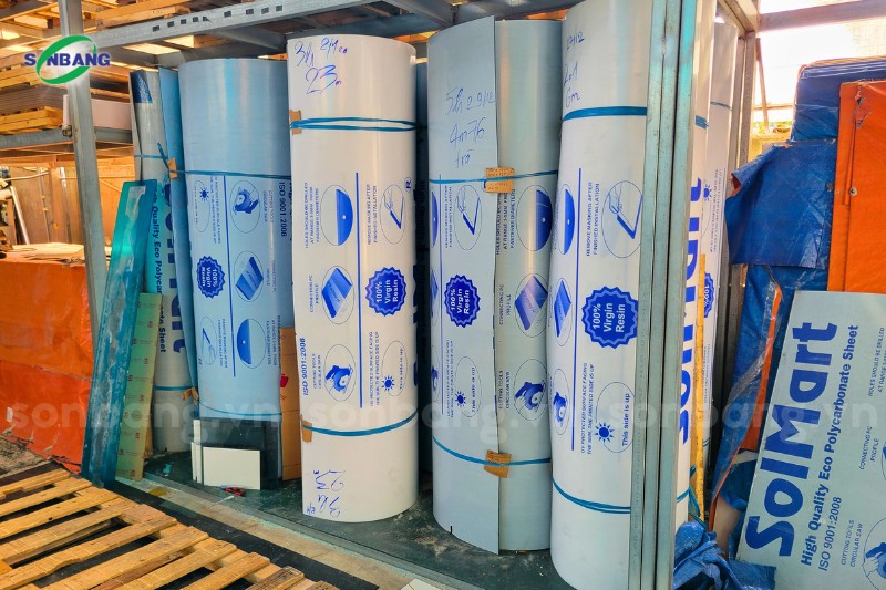gia tam nhua lay sang polycarbonate solmart 7 Tấm Polycarbonate thương hiệu SolMart chất lượng cao