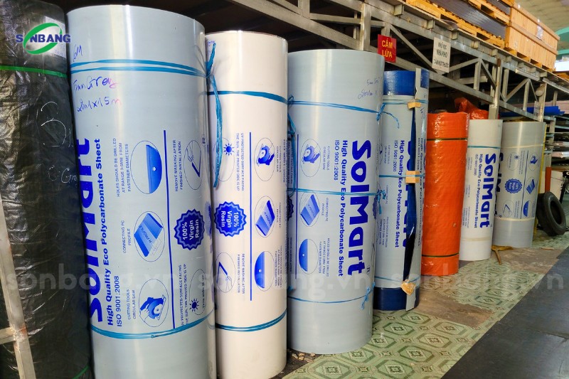 gia tam nhua lay sang polycarbonate solmart 9 Tấm Poly SolMart sẵn hàng số lượng lớn tại kho Sơn Băng