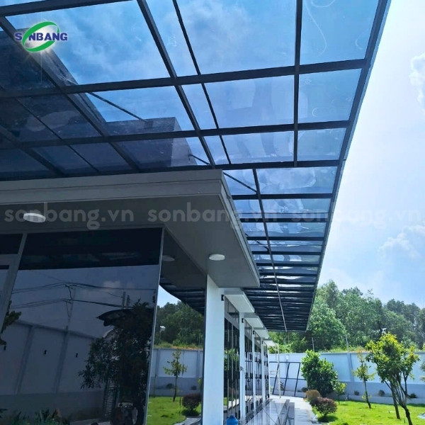tam polycarbonate dac ruot sollight 5 Lợp mái lấy sáng cho hiên nhà bằng tấm Poly đặc SolLight