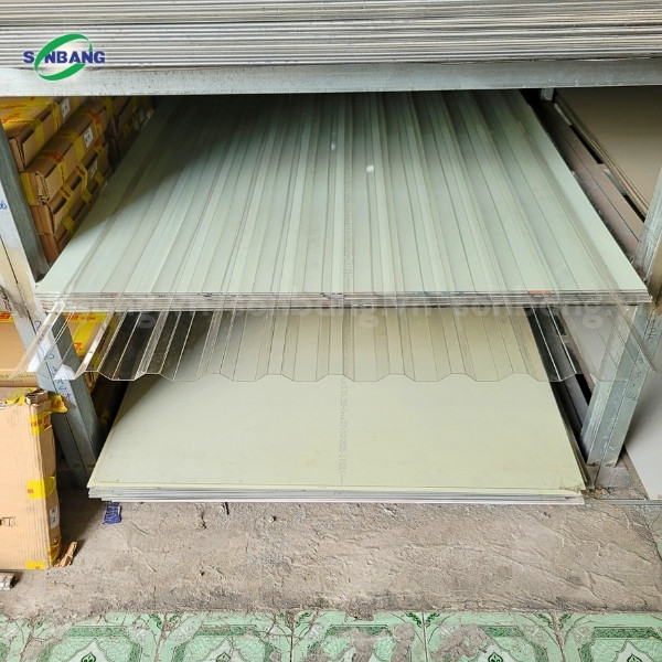 ton nhua lay sang solmart 3 Tôn lấy sáng Polycarbonate SolMart độ dày 1mm