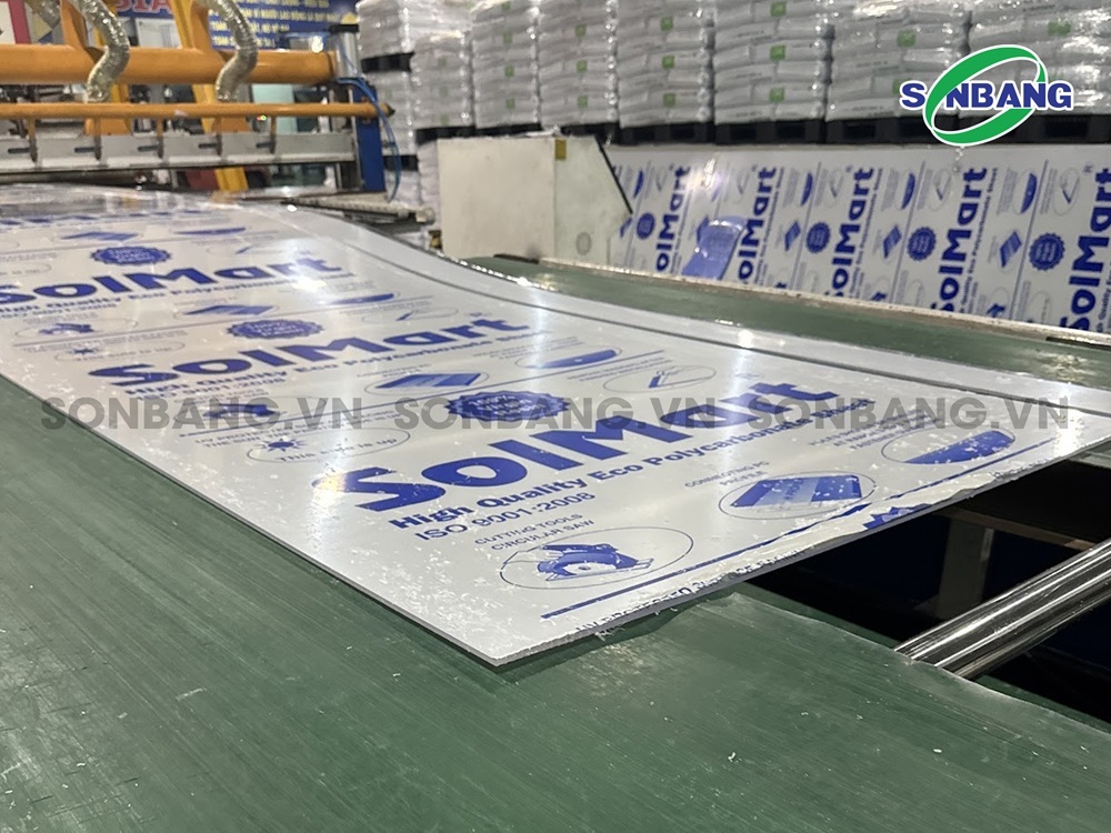 Nha may san xuat tam polycarbonate dac SolMart chinh hang Son Bang Nhà máy sản xuất tấm polycarbonate đặc SolMart chính hãng Sơn Băng