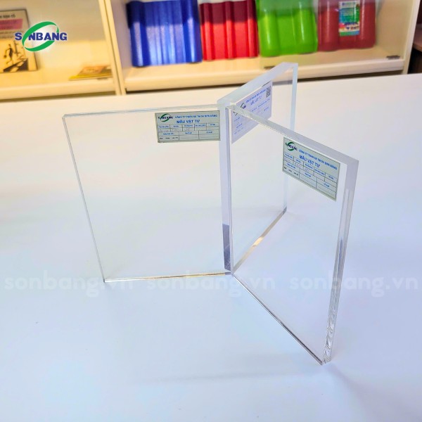 tam mica trong suot 7 Giá mica trong suốt phụ thuộc độ dày, thương hiệu