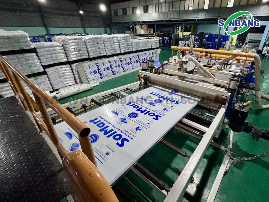 NHA MAY SOLMART 3 Nhà máy sản xuất poly đặc solmart thuộc công ty Sơn Băng