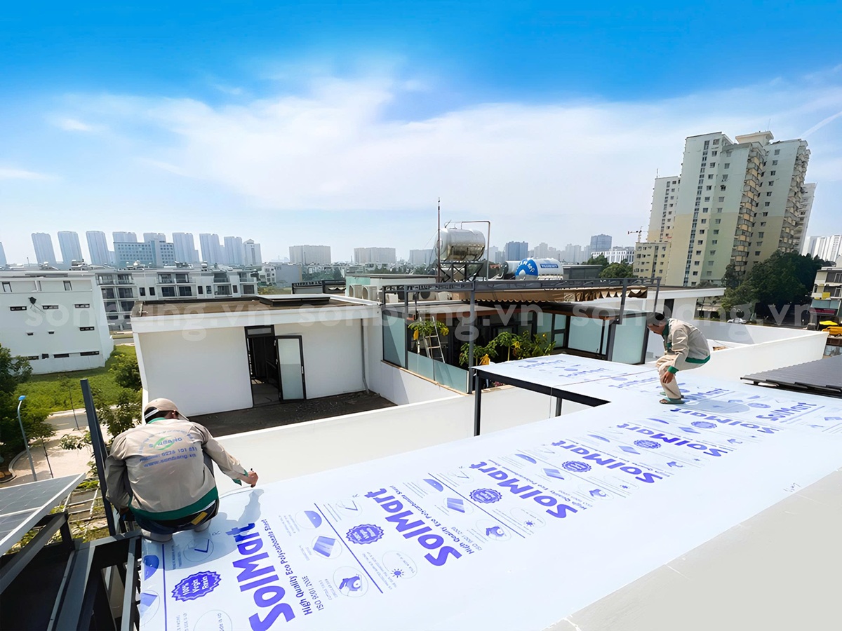 thi cong tam lop polycarbonate solmart Tấm poly SolMart chính hãng được phân phối toàn quốc bởi CÔNG TY TNHH SX VÀ TMDV SƠN BĂNG