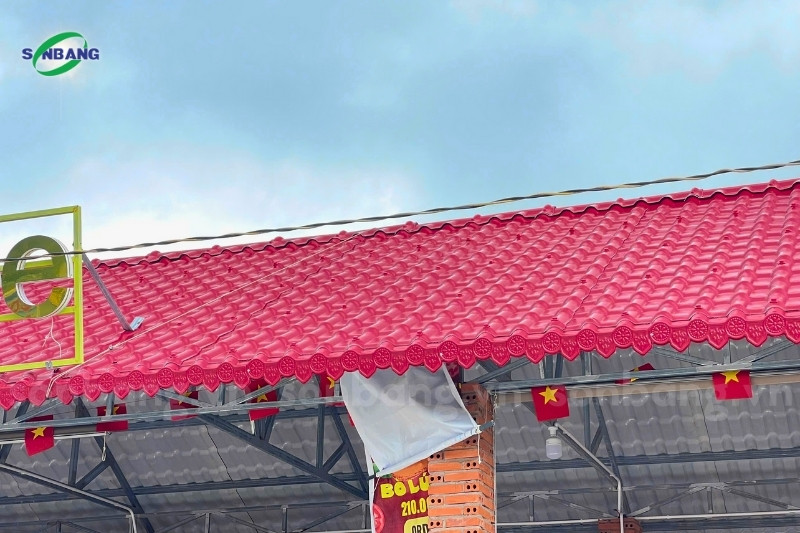 gia ton nhua pvc 9 Mặt ngoài mái lợp bằng tôn nhựa PVC cho khu nhà hàng