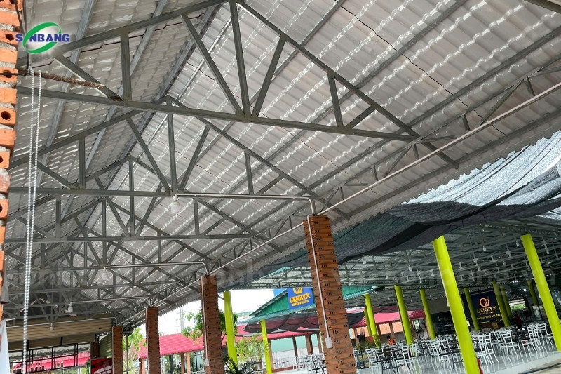nha hang genzyx ho tram 3 Hệ mái nhà hàng phải cách nhiệt, có độ bền cao