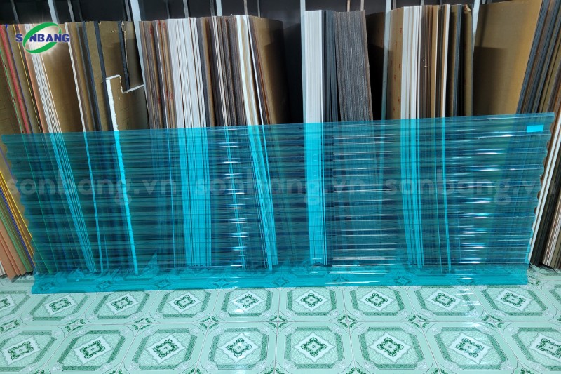 Tôn nhựa lấy sáng Polycarbonate chất lượng cao tại Sơn Băng