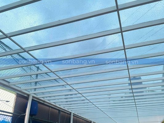 mai che poly cong trinh dan dung 6 Cận cảnh mái che Poly 3mm màu xám tại công trình