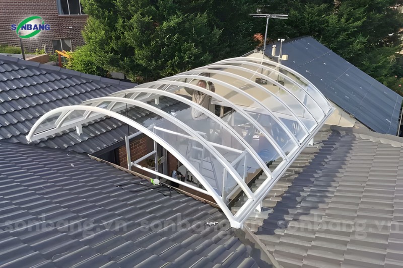 y tuong thiet ke mai che polycarbonate 10 Mái vòm uốn cong bằng tấm Poly đặc ruột