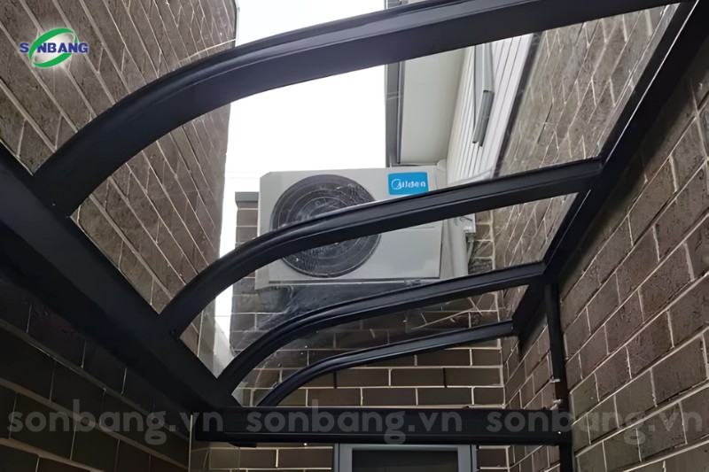 y tuong thiet ke mai che polycarbonate 3 Mái cong lấy sáng bằng tấm Polycarbonate đặc trong suốt