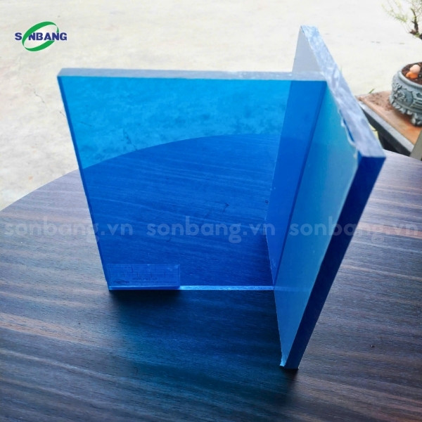 Tấm Poly đặc ruột lợp mái màu xanh