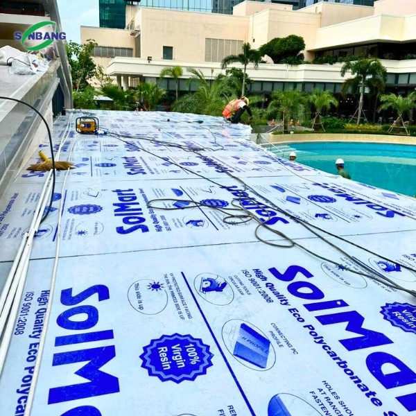 Thi công tấm nhựa trong suốt lợp mái Poly đúng kỹ thuật