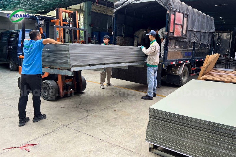 2700m2 tam alu thu thiem riverstage 9 Quá trình giao hàng được giám sát kỹ lưỡng bởi chuyên gia của Sơn Băng