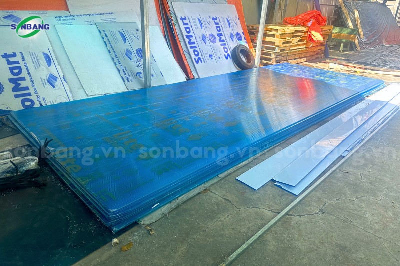 kich thuoc tam polycarbonate 4 Tấm Poly rỗng được sản xuất theo dạng tấm phẳng
