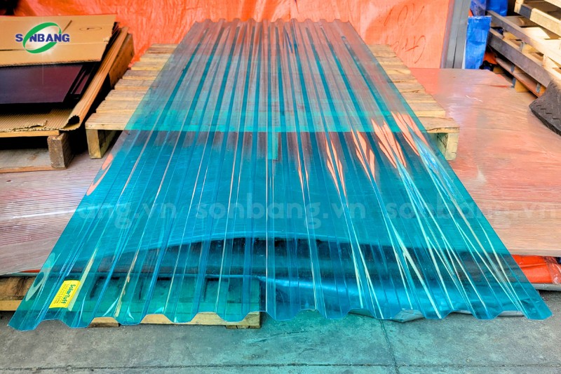 kich thuoc tam polycarbonate 5 Kích thước tôn lấy sáng Polycarbonate phù hợp cho kho xưởng