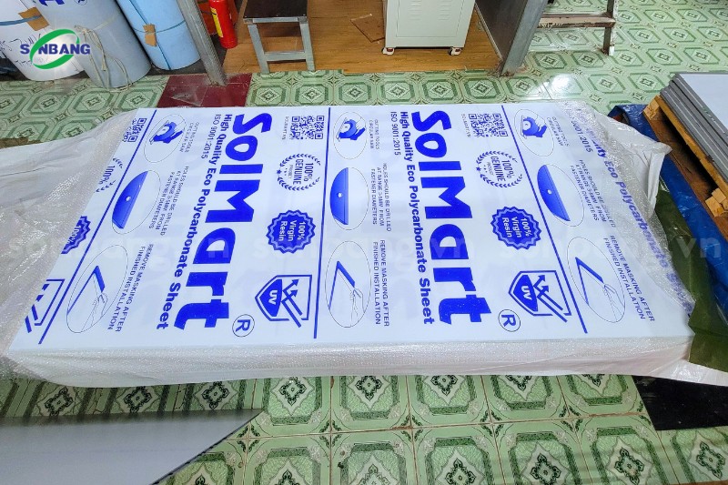 kich thuoc tam polycarbonate 8 Sơn Băng hỗ trợ cắt lẻ tấm Poly cho vận chuyển và thi công