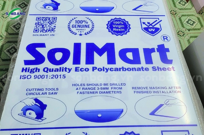 phan biet tam poly solmart chinh hang 2 Màng phim tấm lợp lấy sáng SolMart phiên bản mới