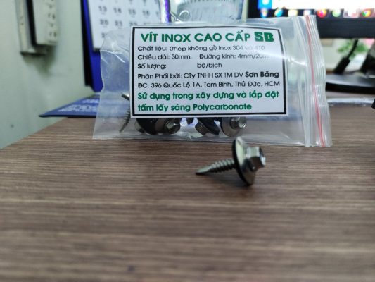 dinh vit inox thi cong tam lop polycarbonate chuyen dung chong tham dot