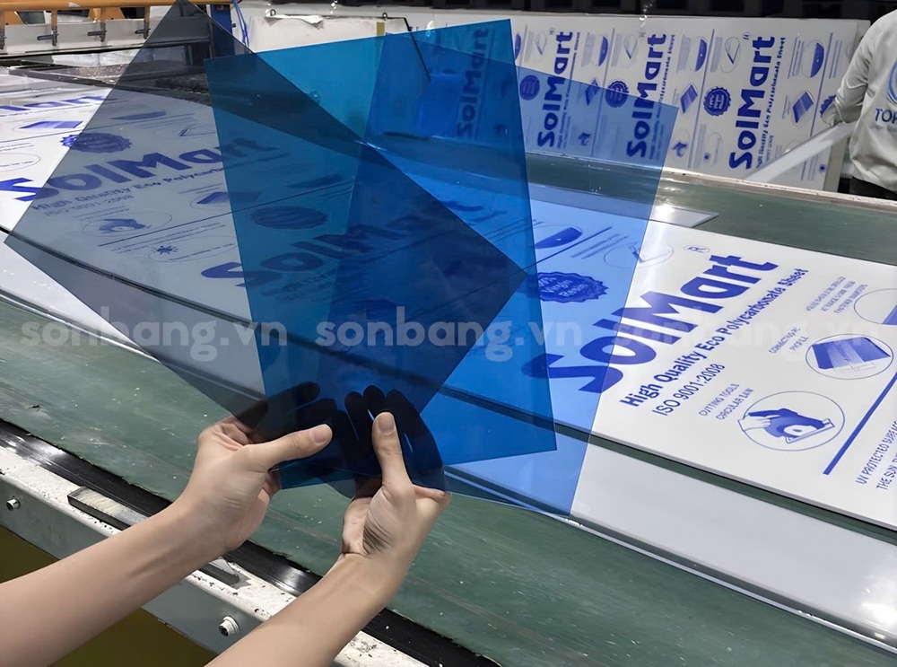 Tấm poly SolMart đặc được sản xuất trực tiếp tại nhà máy